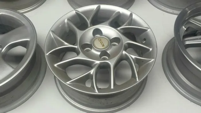 Roda aro 14 BMW Breyton Prata Binno Volkswagen voyage 4X100 jogo