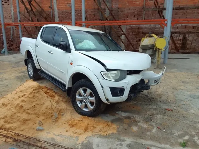 L200 Triton 2013 3.2 automático vendido em peças