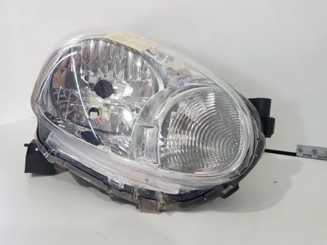 Farol Nissan March 2010 2011 2012 2013 2014 Com detalhe / Lado Direito BG 131