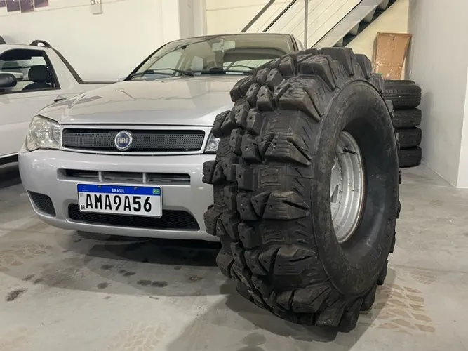 Pneu 44 R15x15  - Jeep troller Semi-novo 