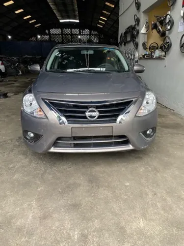 Vendo peças de versa 