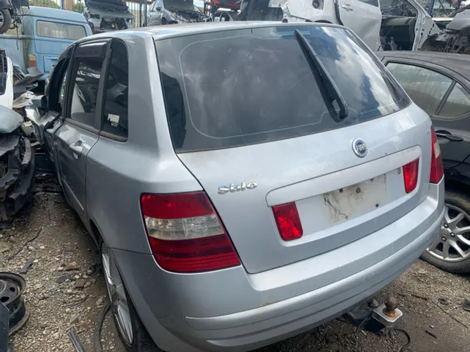 Fiat stilo para retirada de peças 