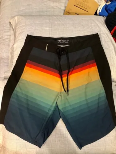 Shorts de praia e uso casual (Reserva/ Richards/ Rip Curl/ Armadillo/ Osklen)