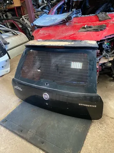 Tampa traseira Fiat Punto