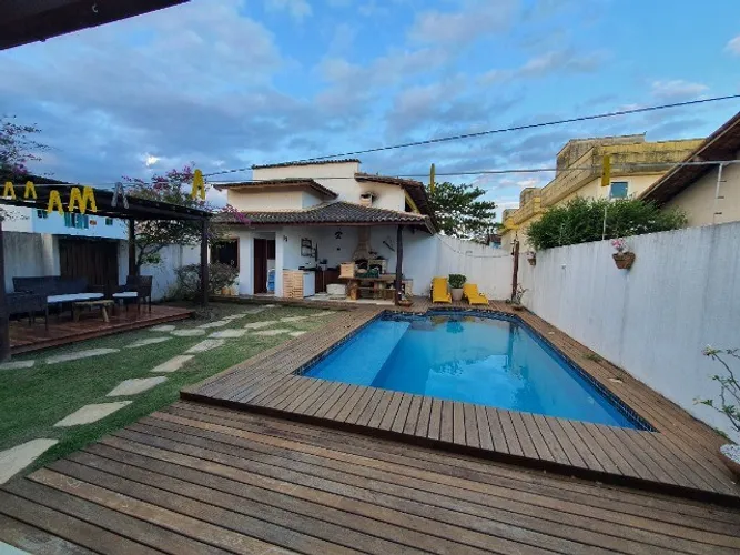 Luxuosa casa em terreno de 360 M², próximo a lagoa do Iriri Rio das Ostras RJ!