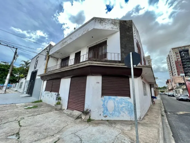 Casa com Ponto Comercial em Ananindeua
