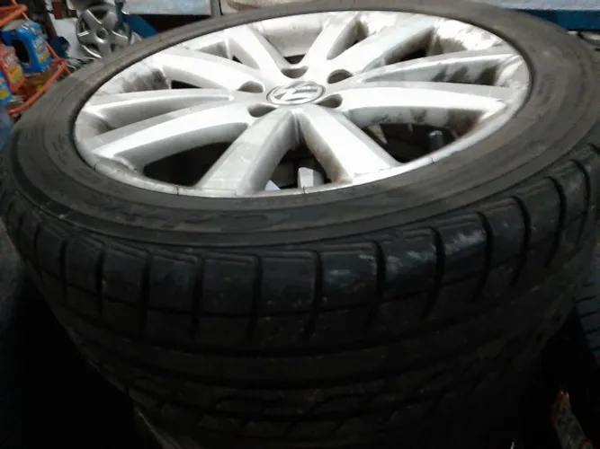 Roda aro 17 VW Passat Cc Prata jogo original com Pneu 225 45 17 goodyear