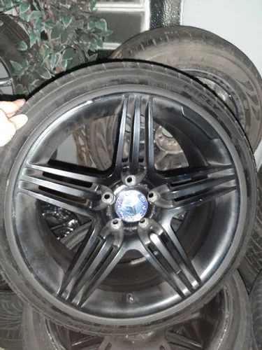 Roda aro 18 Mercedes 3 palito amg preta jogo com Pneu 225 40 18 usados