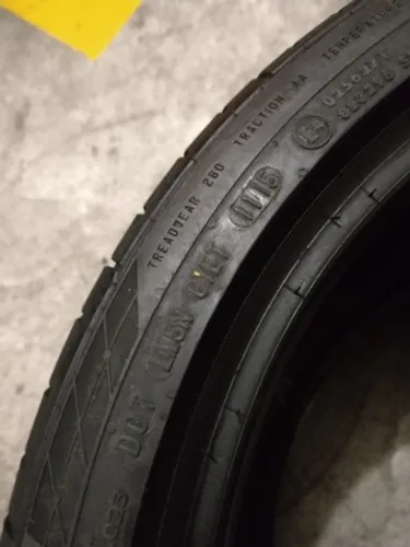 Pneu Usado Aro 18 225/40 18 Continental