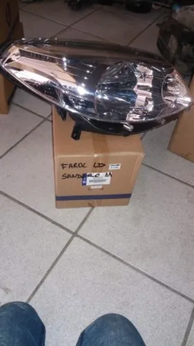 Farol Sandero 2011