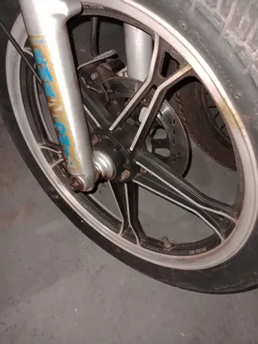 Roda dianteira Suzuki 125 intruder 