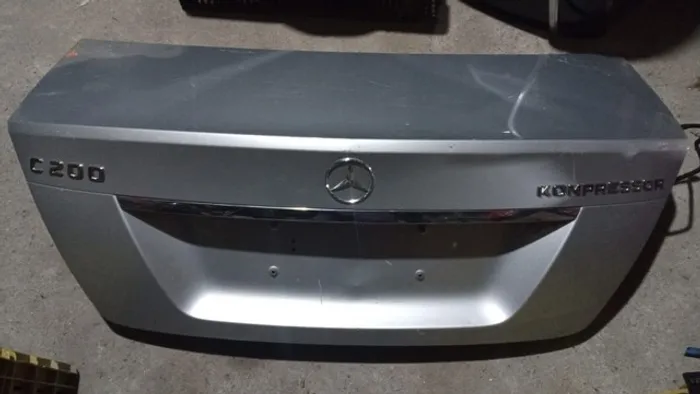 Tampa traseira Mercedes c200 c180 Compressor