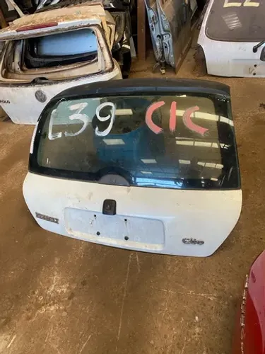 Tampa traseira Renault Clio 2001