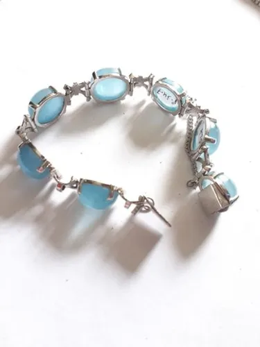 Pulseira em ouro branco com pedra de água marinha. 