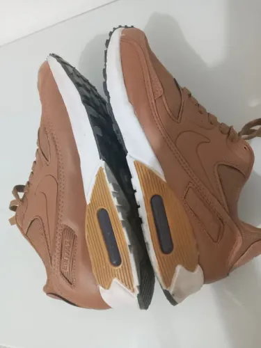 na loja física custa 189,90 Abaixei o preço!! TÊNIS AIR MAX 90 Marrom unissex Novíssimo