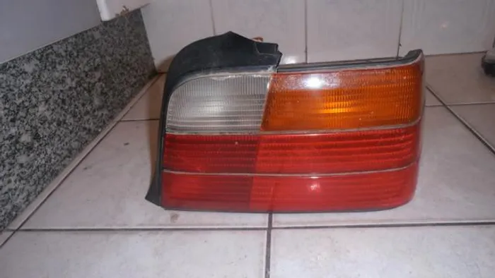 Lanterna traseira bmw 325i