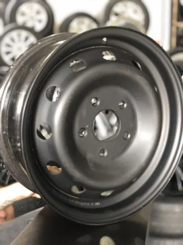 Roda Hyundai HR aro 15 em Aço Original por R$620,00 cada