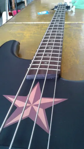 Baixo Daisy Rock