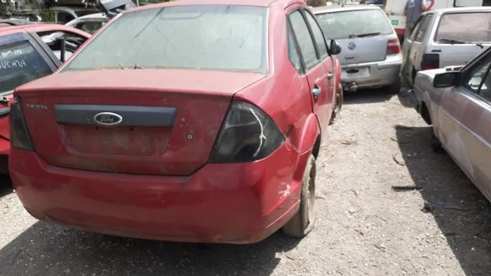 Sucata fiesta sedan