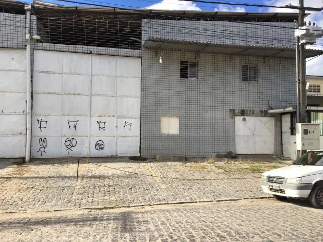 Galpao em Caxanga com escritorio, 900m