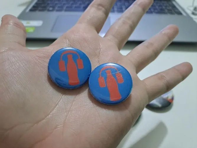 Kit com 6 broches de tamanhos variados