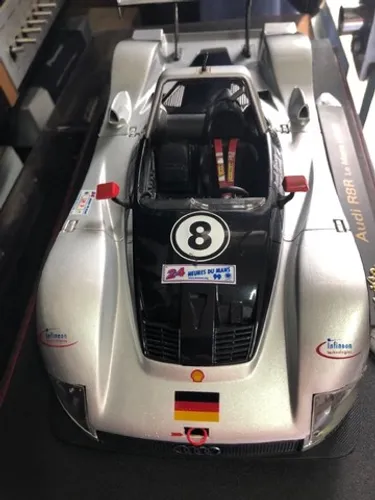 Miniatura Audi R8R le mans 1999 1/18