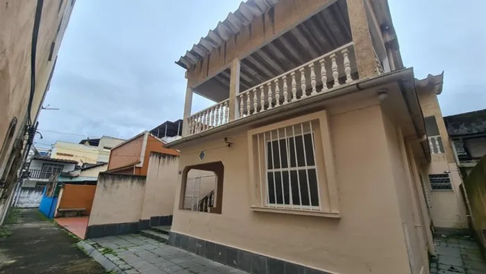 CASA A VENDA PRÓXIMO A PRAIA DE MURIQUI, COM OTIMO TERRAÇO