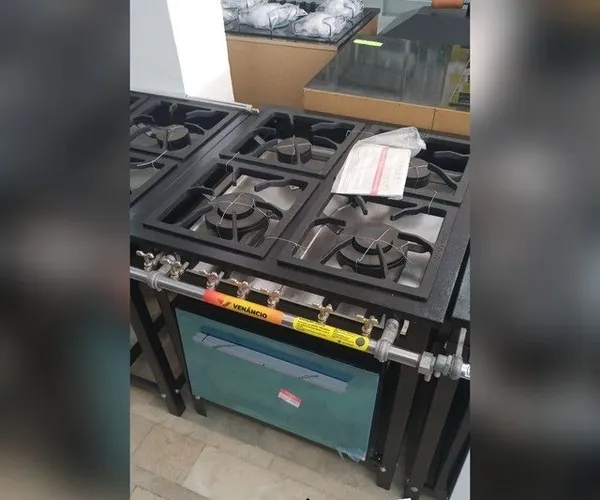 Fogao 4b c/ forno VenânciO industrial