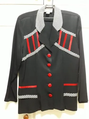 Blaizer Preto em Viscose com detalhes.