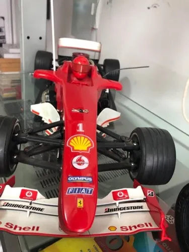 Automodelo Ferrari F2004 combustão 