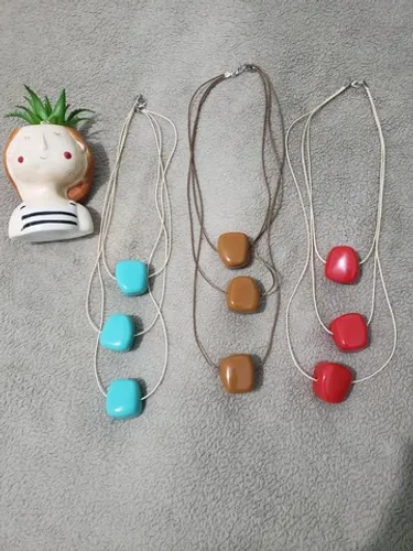 3 Colares Pedras Resina - 3 por 50,00