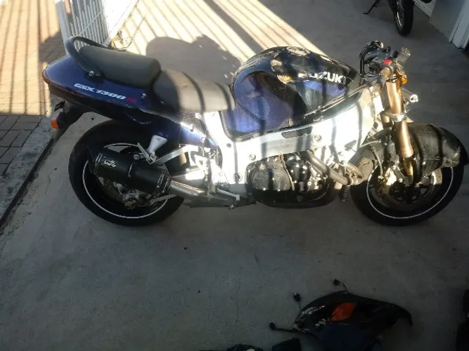 Sucata de moto para retirada de peças Suzuki hayabusa 1300 2005