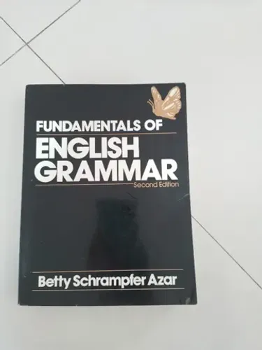 Livro de gramática de Inglês - Semi novo. 