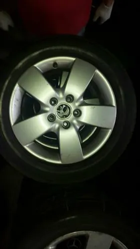 Roda aro 16 Volkswagen Kombi Estrela Prata 5X112 usado