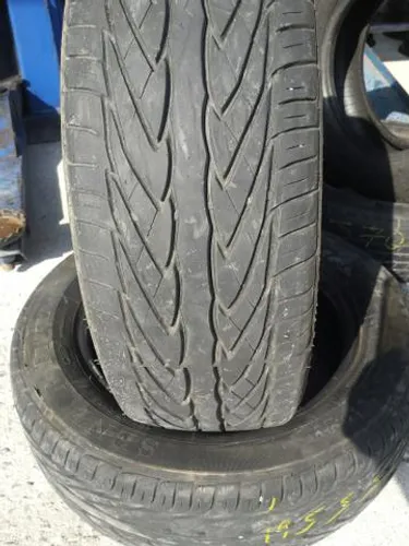Pneu 195 55 15 RM usado VW Fox usado esportivo
