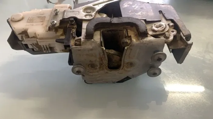 Fechadura Porta - Dianteira Direita Gol G4 4 Portas