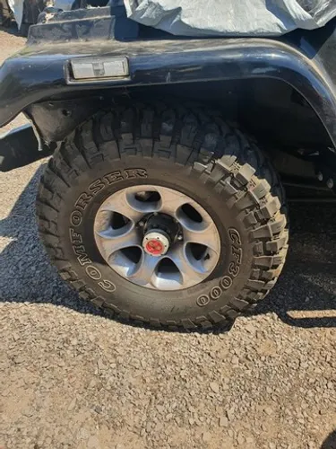 jogo de  roda sem pneus jeep troller 33x 12.5 r15