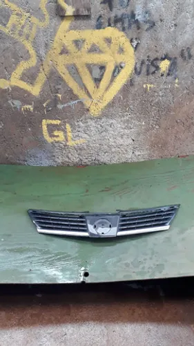 Grade dianteira nissan tiida 