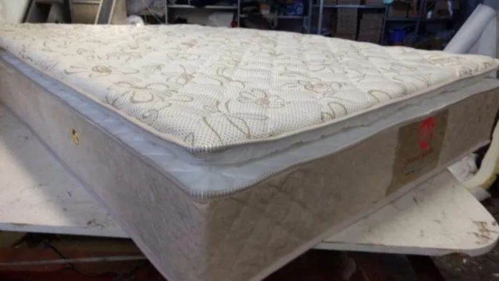 Colchão de molas ensacadas com Pillow top direto de fábrica