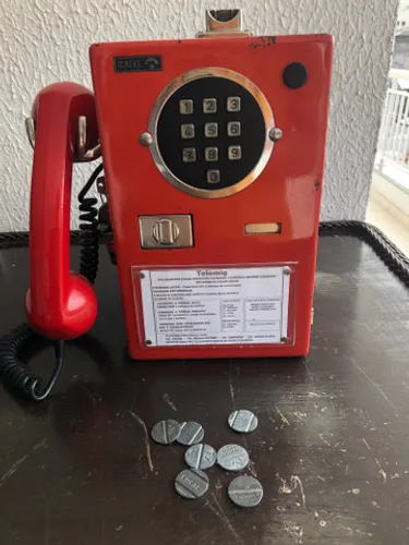 Orelhão Antigo Vermelho relíquia, famoso Orelhão .