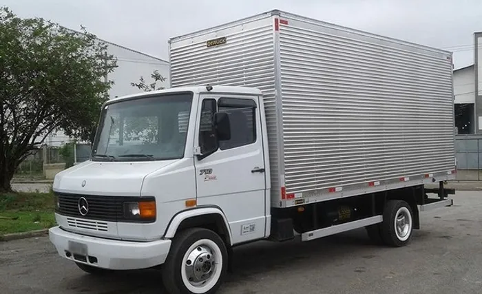 MB 710 Baú 2011