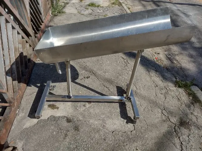 Carrinho em inox tipo coletor para vários procedimentos- usado