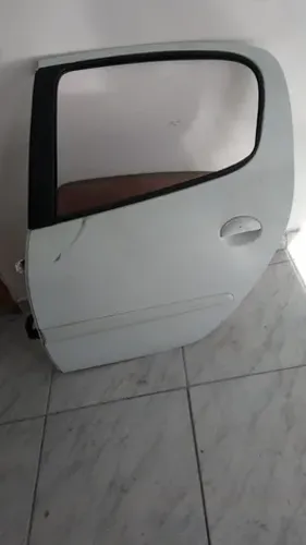 Porta traseira Esq original lisa, Peugeot 207 ano 2011,sem acessórios