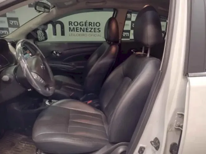 sucata de nissan versa  2018