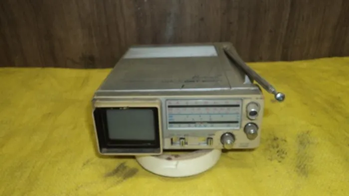 radio carro antigo com tv  funcionando ;fileee/preço cada