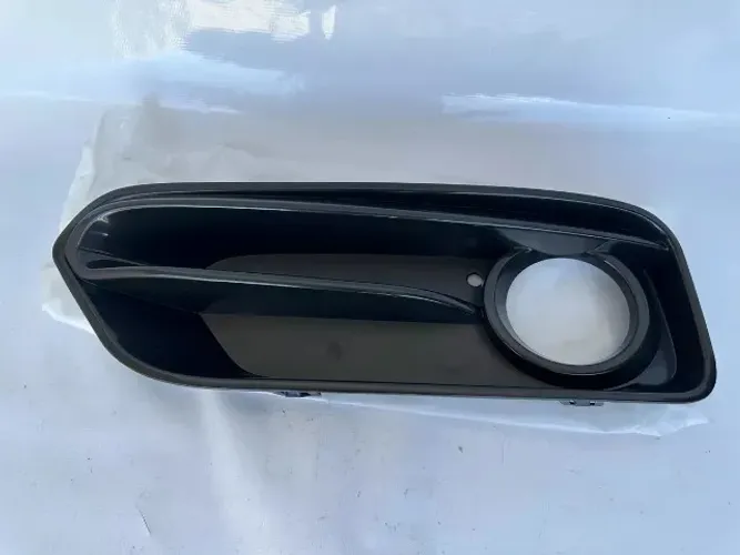 Grade Esquerda Farol de Milha Bmw 120i 2016 e 2019