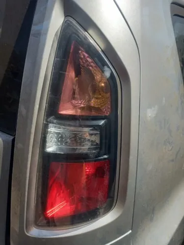 Lanterna Direita Kia/Soul com pequenos trincos