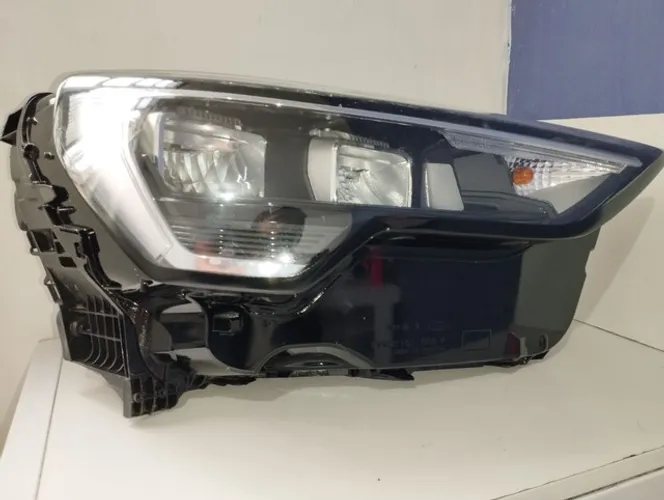 Farol Audi q3