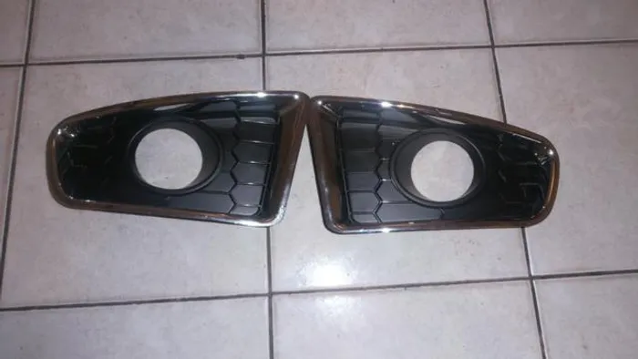 Moldura do farol de milha Renault sandeiro 2012 (preço unitário)