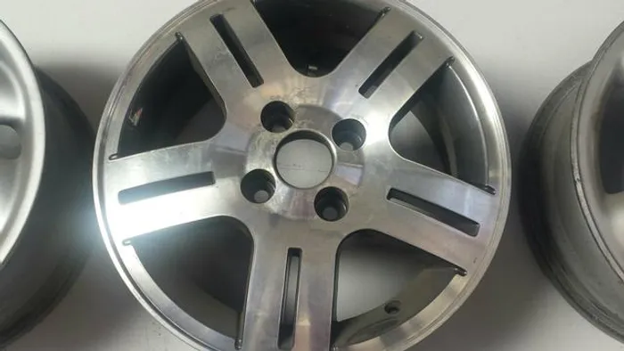 Roda aro 14 Gol Turbo Grafite com diamantada Volkswagen voyage 4X100 Jogo